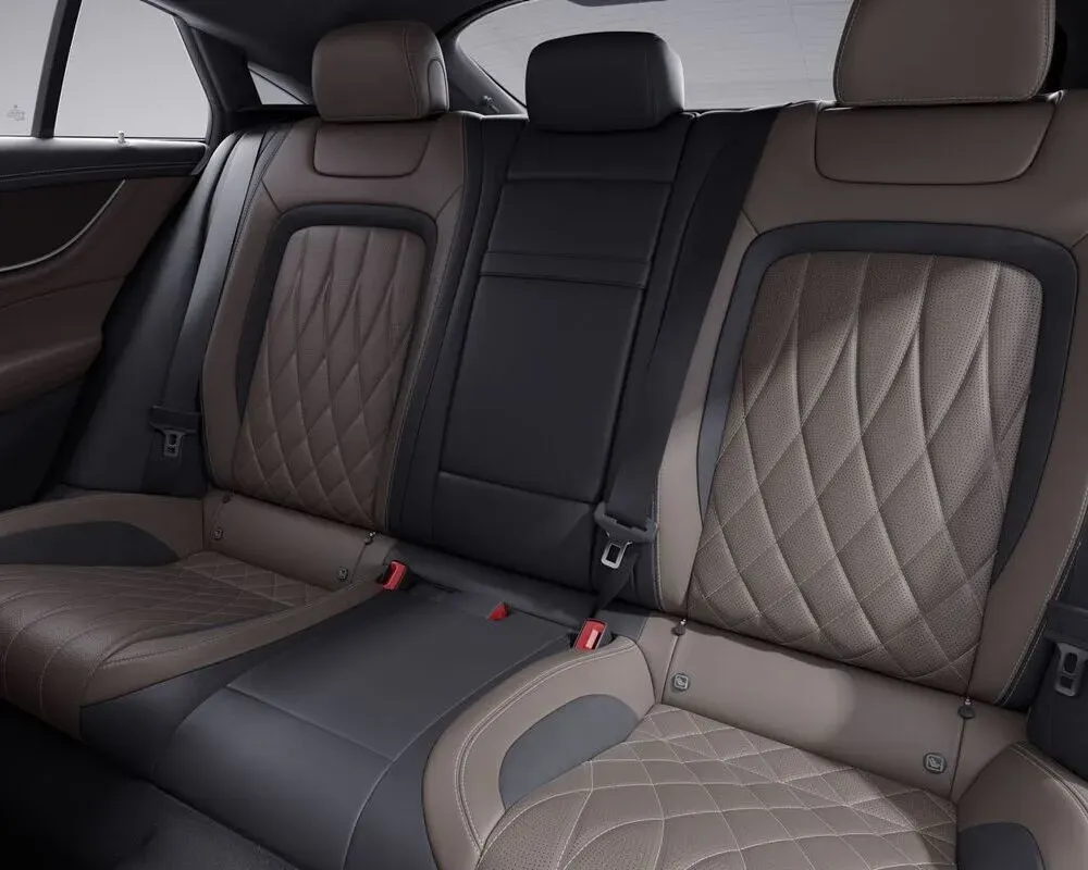 Три місця ззаду