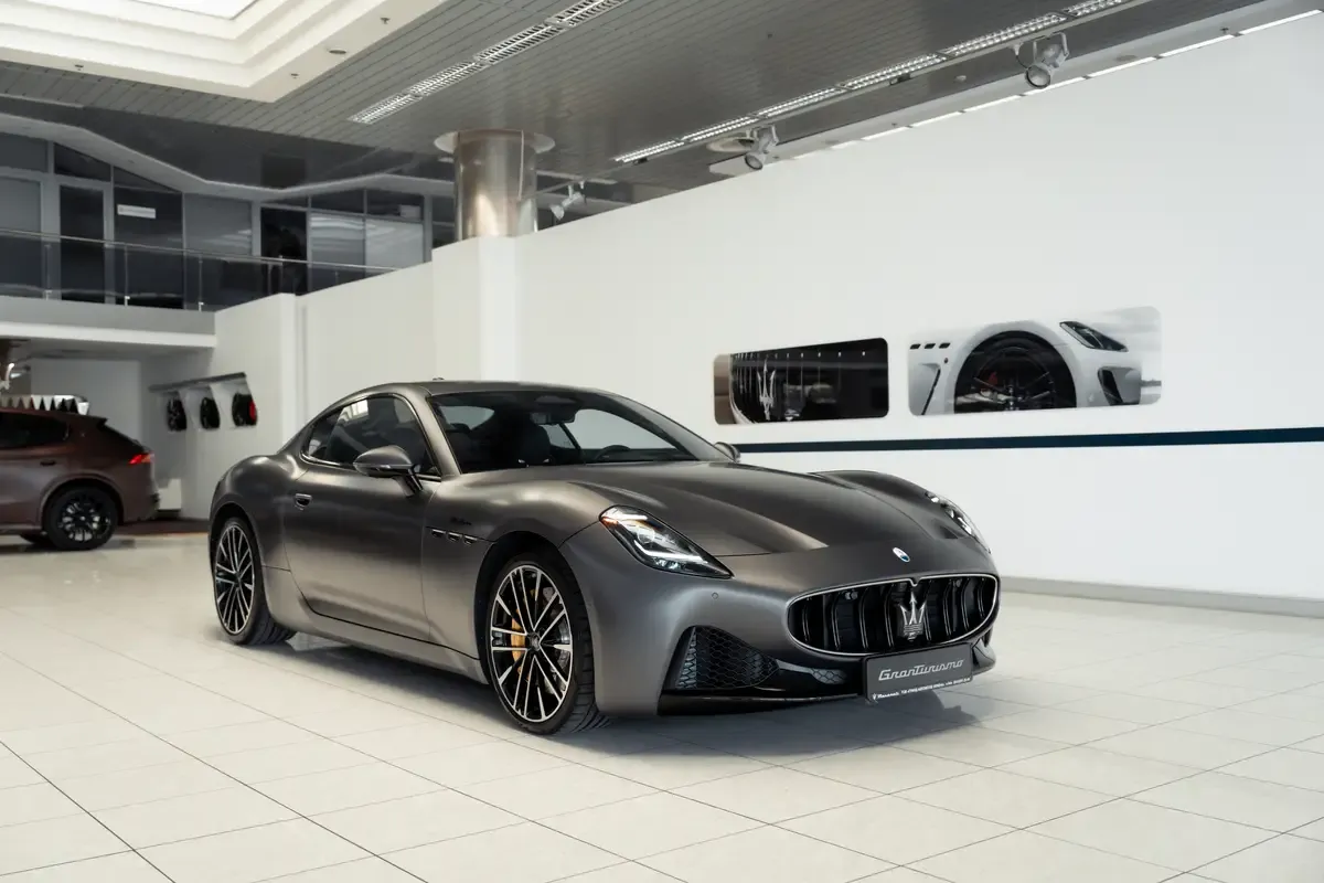Автомобіль Maserati GranTurismo - фото 29